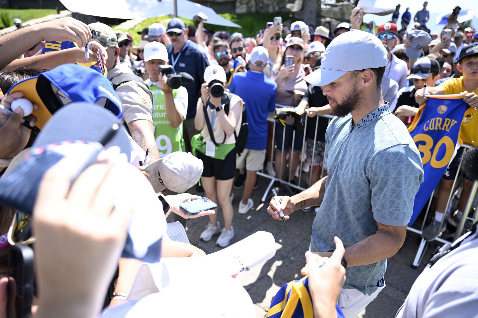 Stephen Curry signs autographs after finishing on the 18th hole during the second round of the American Century Championship (Image Source: Getty)